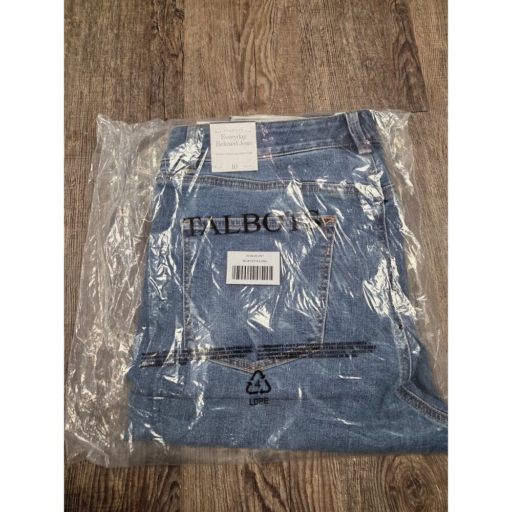 Talbots NWT Erie Wash Size 10 Everyday Relaxed Jeans Stretch Denim Button Fly - Picture 2 of 6